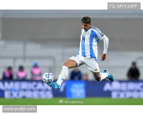 智利足球明星后腰风采展示与精彩瞬间回顾