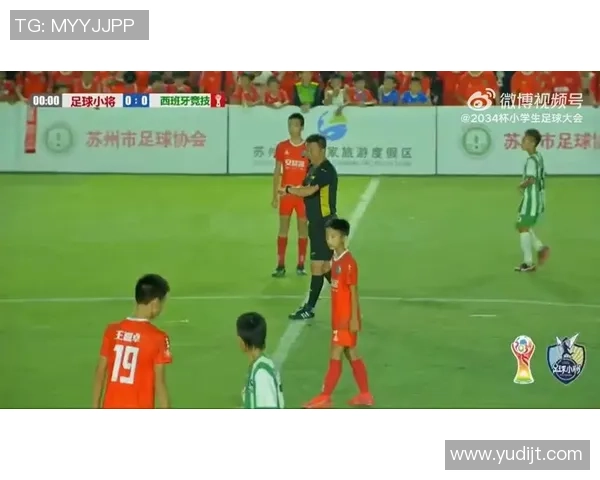 大牌足球明星因失误遭遇背锅视频引发球迷热议与讨论